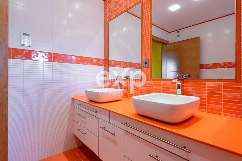 Foto c98c8af8-ead6-4e2e-bbcd-f25350a9a0fb. Casa amb aparcament piscina a Leorio Gijón