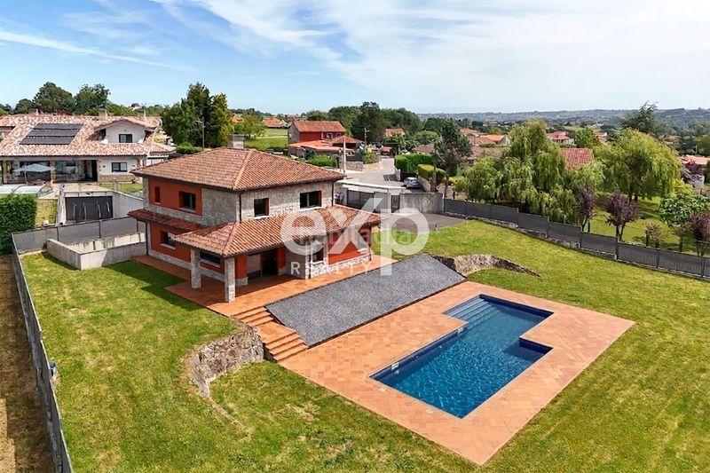 Foto cc43cc95-ac14-4c9e-b82d-8bcfceb8045f. Casa amb aparcament piscina a Leorio Gijón