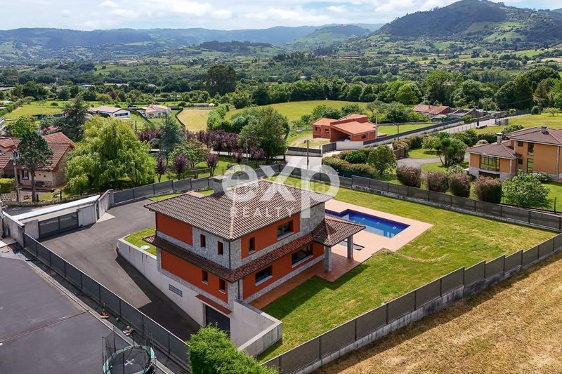 Foto dba245fd-aca9-4721-8a69-78fc0d2727df. Casa amb aparcament piscina a Leorio Gijón