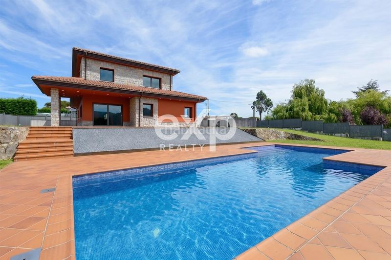 Foto f156fda6-cc92-4862-96c3-c9c9b9f59236. Casa amb aparcament piscina a Leorio Gijón