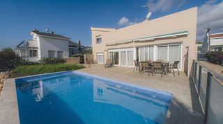 Xalet a Ampolla (L´). Casa unifamiliar en ampolla mar con piscina y gran terraza