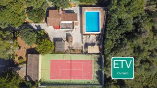 Chalet in Cala Murada. Villa con licencia de alquiler vacacional etv, piscina, pista de