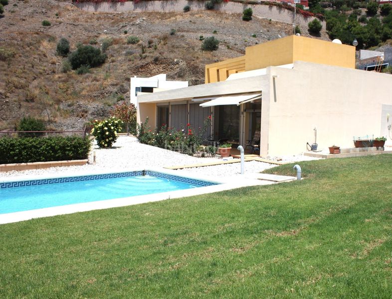 Foto b8e007b7-4533-4140-a679-94fbbfba775c. Xalet amb aparcament piscina a El Peñoncillo Torrox
