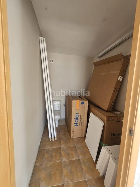 Foto b9b48cb8-927c-463c-a475-1a1a51b07d1c. Local comercial venta local esquinero en la rapita en La Ràpita
