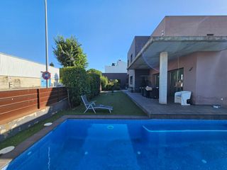 Maison  Carrer carrer raset. Exclusiva residencia de lujo con piscina privada, escalera flota