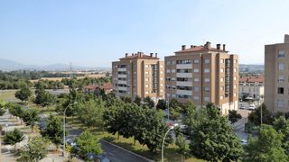 Pis  Calle rio ega 2. Luz, espacio y 2 garajes junto al anillo verde
