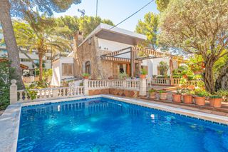 Chalet in Les Maravelles. Chalet con piscina y jardín a 200m de la playa  sometimes, les m
