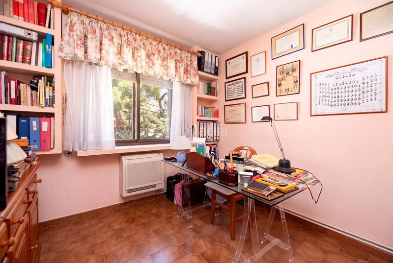 Foto 0d12d2ff-0a32-495e-804b-fbf12f240093. Casa adossada amb calefacció aparcament a Colonia Torrelodones