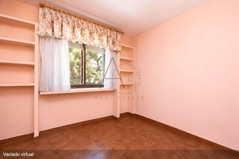 Foto 2d3b16ea-bace-4073-80c8-fb0036f56537. Casa adossada amb calefacció aparcament a Colonia Torrelodones