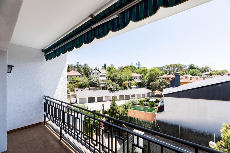 Foto 4bd800f9-f038-4253-9838-5fa0e8cc53f2. Casa adossada amb calefacció aparcament a Colonia Torrelodones
