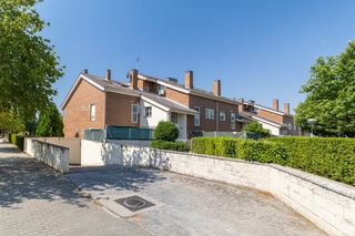 Rent Duplex  Alemania 121. Exclusivo dúplex de 133 m2 con terraza acristalada, garaje y mag