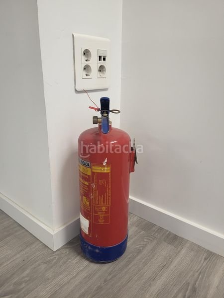 Foto a3854599-ea91-44a1-97c6-afbee4f96c0c. Alquiler local comercial bonito y amplio local en perfecto estado para comercio u oficinas en Alaquàs