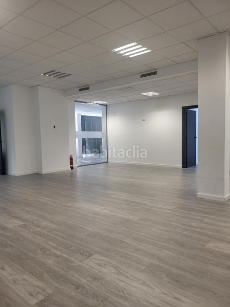Foto dcf5a56d-a64b-44c2-bf86-6f751e08f8d0. Alquiler local comercial bonito y amplio local en perfecto estado para comercio u oficinas en Alaquàs