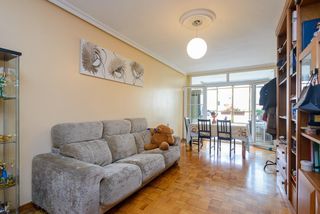 Piso  Calle manuel llaneza 5. Piso de 115m2 al lado del huca, con garaje y trastero