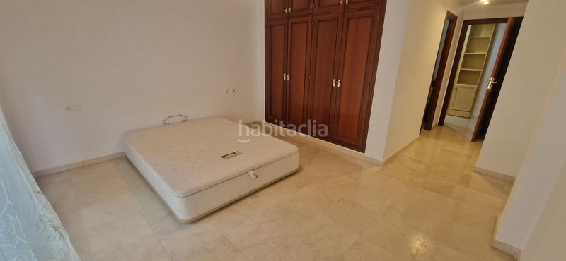 Foto 003f7339-854f-4309-837a-dcee5d4683c6. Alquiler piso luminoso piso con garaje y placas solares junto a la estación santa justa en Sevilla