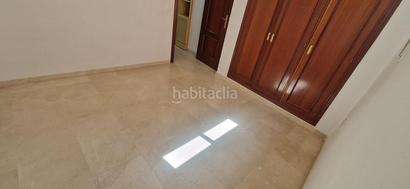 Foto 2de17d8f-8b44-4140-a34e-a057ad7750a5. Alquiler piso luminoso piso con garaje y placas solares junto a la estación santa justa en Sevilla