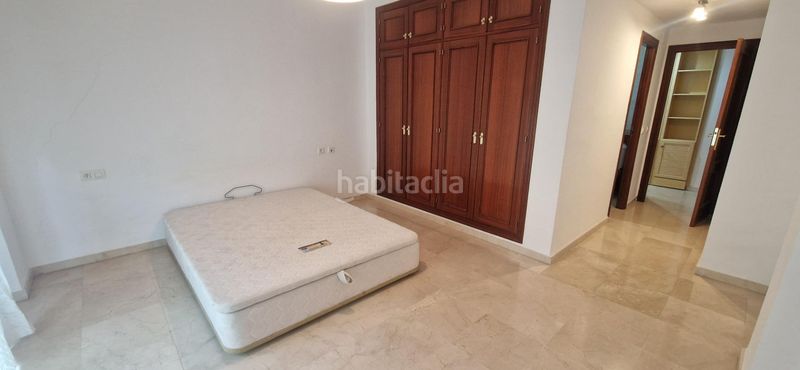 Foto 574ed268-3406-42e7-a8cc-f1b1af9f418f. Alquiler piso luminoso piso con garaje y placas solares junto a la estación santa justa en Sevilla