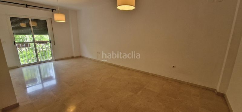 Foto a250a753-8a08-47dc-bce5-568e17b5d342. Alquiler piso luminoso piso con garaje y placas solares junto a la estación santa justa en Sevilla