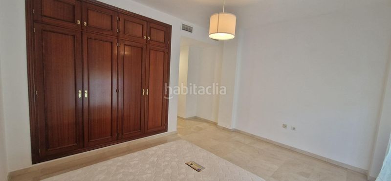 Foto f922266f-def5-4706-acfe-e8239a9a194b. Alquiler piso luminoso piso con garaje y placas solares junto a la estación santa justa en Sevilla