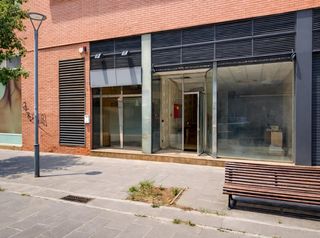 Local Comercial  Pasaje d'enric fité i sala. Gran local comercial de 590 m2 en via europa  una inversión con