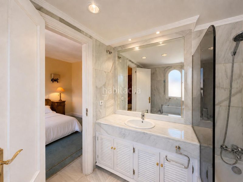Foto 13e3a563-f763-4357-aa17-dfcff0eca0b9. Apartament amb calefacció aparcament piscina a Los Naranjos Marbella
