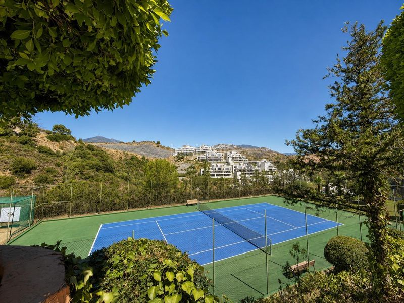 Foto 267d7ad9-7d65-4900-a227-29b0ee390fc9. Apartament amb calefacció aparcament piscina a Los Naranjos Marbella