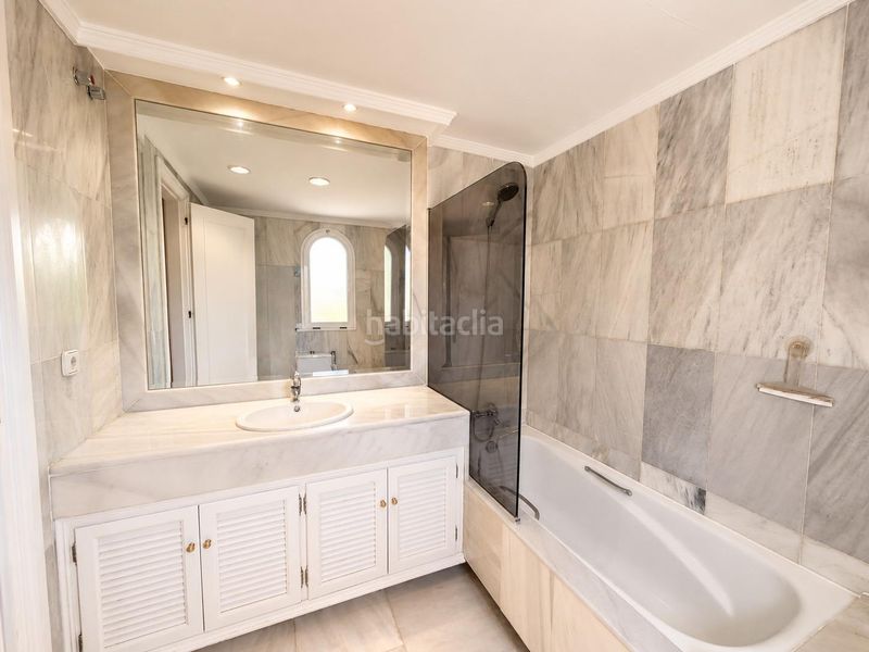 Foto 44aa716f-4799-4474-818e-c0e63c056a47. Apartament amb calefacció aparcament piscina a Los Naranjos Marbella