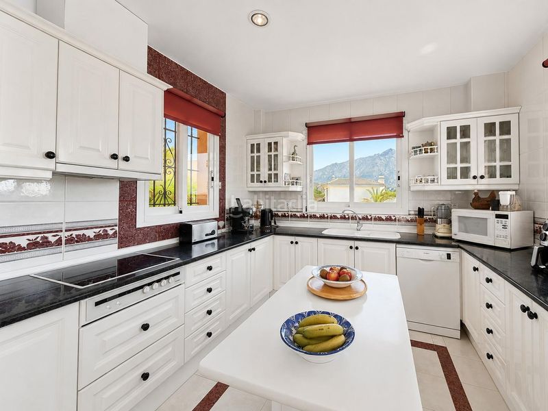 Foto 4a9a97db-a822-4ae4-9646-7e3732167054. Apartament amb calefacció aparcament piscina a Los Naranjos Marbella