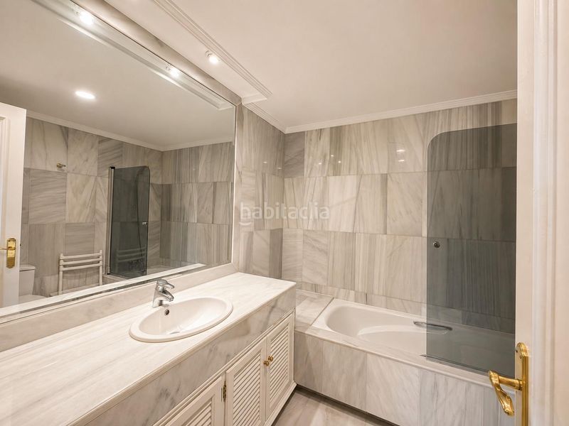 Foto 72646dc1-dc45-41ac-aed7-f8e741859da3. Apartament amb calefacció aparcament piscina a Los Naranjos Marbella