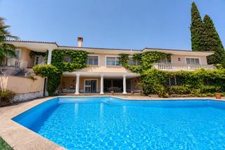 Chalet  Travessera dalt 6. Espectacular villa de 837 m2 con piscina y pozo propio en mora d