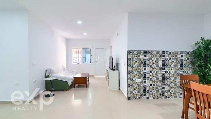 Foto ed4783c4-46fc-4a84-9770-4da25959481b. Casa amb aparcament a Algemesí