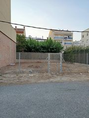 Terreno residencial  Passeig del centre. Solar urbano en venta en lampolla  gran potencial