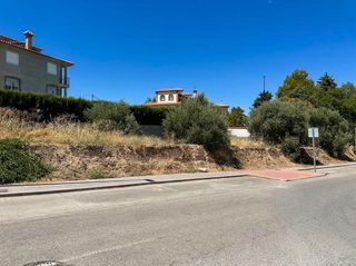 Terreny residencial  Calle pintor manuel gomez moren. Exclusividad y espacio en ogíjares! parcela urbana de 501 m2 par