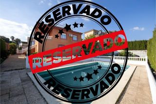 Chalet  Calle infanta cristina. Chalet independiente. vivienda en 1 sola planta con 5 dormitorio