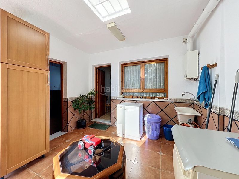 Foto c476e2a3-49c9-45ae-9d9d-11f5f84e19a4. Casa adossada amb aparcament a puebla de Vícar Vícar