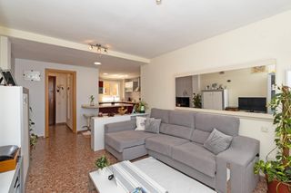 Etagenwohnung  Calle alcasser. Luminoso piso de 3 habitaciones, junto a la parada del tranvia l