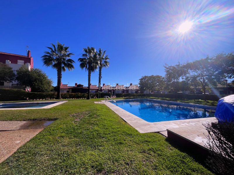 Foto ee6fe61c-ea1d-45da-afcc-39cd2148beea. Casa adossada amb aparcament piscina a Ayamonte ciudad Ayamonte