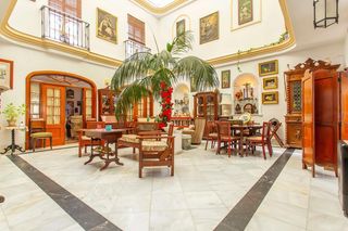 Casa  Calle capillera. Exclusiva casa con jardín en el centro de el puerto de santa mar