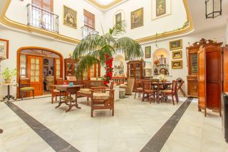 Casa  Calle capillera. Exclusiva casa con jardín en el centro de el puerto de santa mar