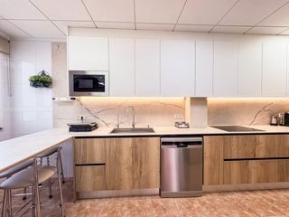Casa adossada  Calle francisco ortuño. Vivienda adosada de planta alta reformada con amplia terraza y s