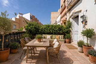 Haus  Paseo caridad de la. Maravillosa casa independiente en plena ciudad