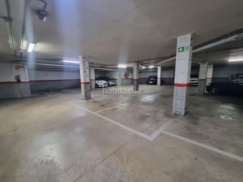 Foto aa5e308a-98fd-4080-beae-a49806decd7c. Aparcament cotxe a Centre Reus