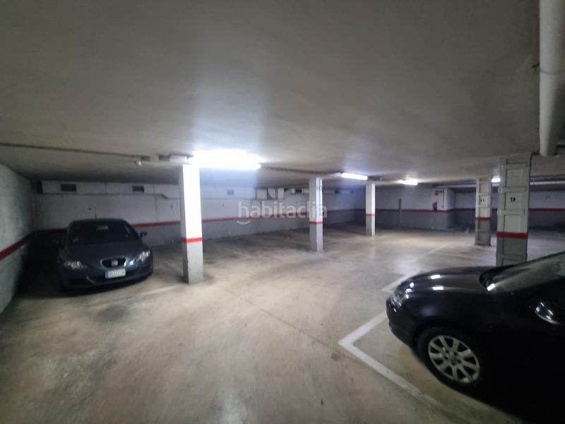 Foto bcff6ca0-4a73-4850-badf-0670e22a4d11. Aparcament cotxe a Centre Reus