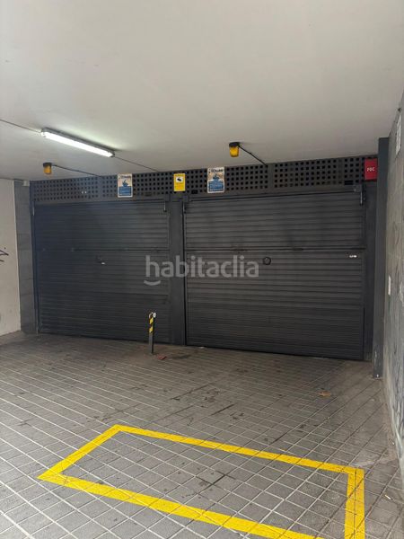 Foto b98cd865-3a64-42c8-a158-aef013dbf6ff. Aparcament cotxe a Centre Reus