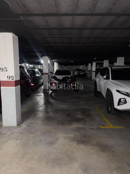 Foto e88fa117-12b0-4929-b754-69a6f35cb32c. Aparcament cotxe a Centre Reus