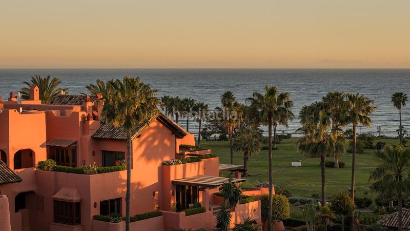 Foto 63c18450-aff6-4293-bb57-451895e2e0b1. Dúplex amb calefacció aparcament piscina a Guadalmansa Estepona