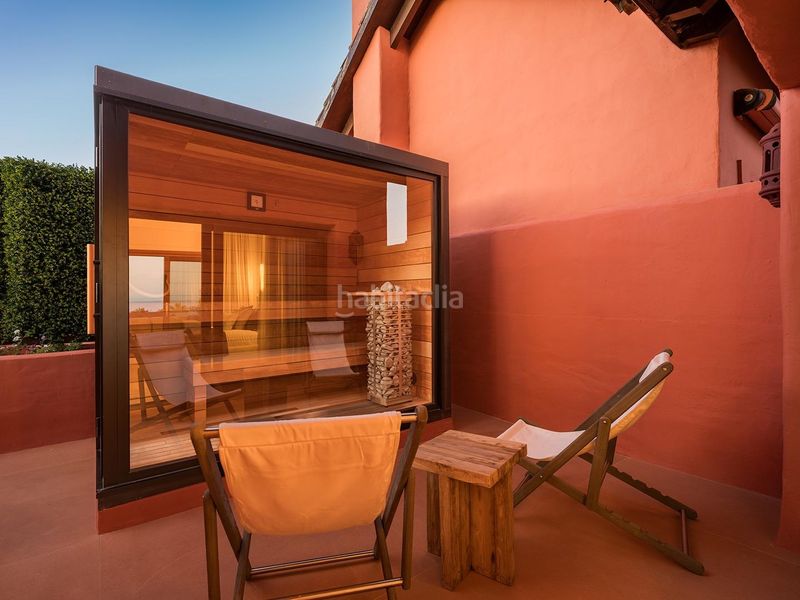 Foto daaa4752-2404-4dc2-bd51-3c7d0e35d9de. Dúplex amb calefacció aparcament piscina a Guadalmansa Estepona