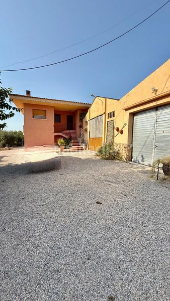 Foto 69359684-582f-4494-ad83-513710eba694. Casa amb aparcament piscina a Valls