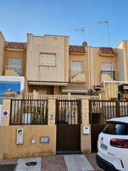 Casa bifamiliare in FCO GOYOAGA (R)