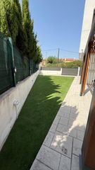 Casa aparellada  Carrer manuel berges. Casa pareada exclusiva
